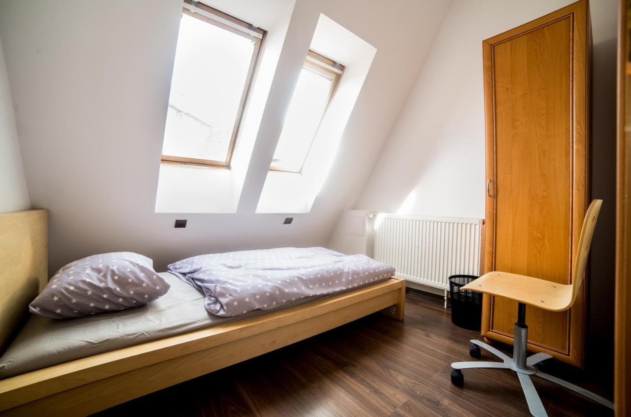 Max Berg Hostel Wroclaw Bagian luar foto